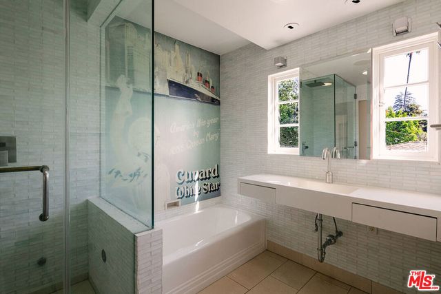 4217 Cromwell Avenue, Los Angeles, CA 90027