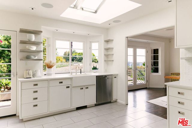 4217 Cromwell Avenue, Los Angeles, CA 90027