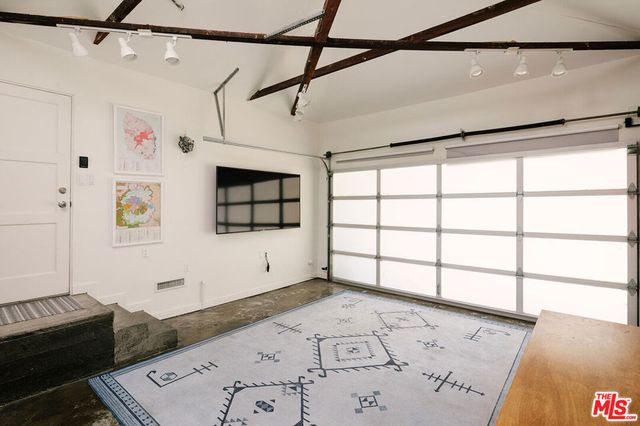 4217 Cromwell Avenue, Los Angeles, CA 90027