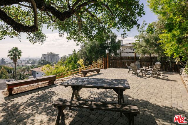 4217 Cromwell Avenue, Los Angeles, CA 90027