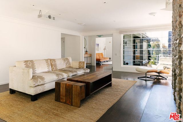 4217 Cromwell Avenue, Los Angeles, CA 90027