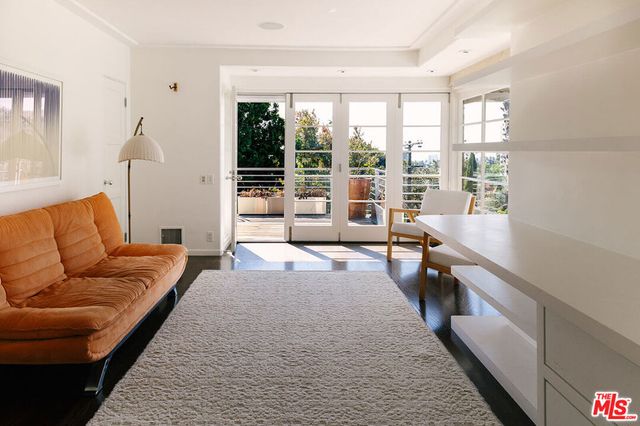 4217 Cromwell Avenue, Los Angeles, CA 90027