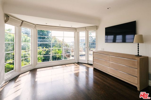 4217 Cromwell Avenue, Los Angeles, CA 90027