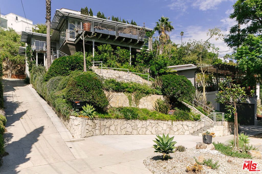 4217 Cromwell Avenue, Los Angeles, CA 90027