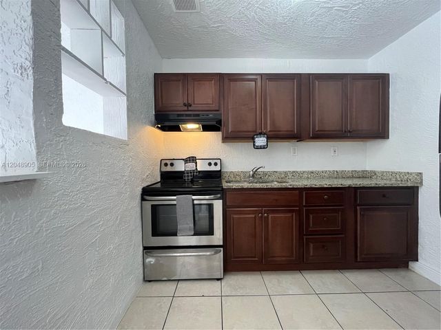3028 NW 2nd St, Pompano Beach, FL 33069