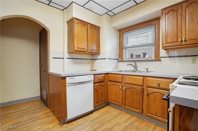 1128 Sackett Avenue, Cuyahoga Falls, OH 44223