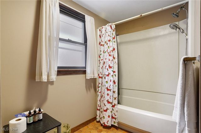 1128 Sackett Avenue, Cuyahoga Falls, OH 44223