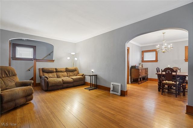 1128 Sackett Avenue, Cuyahoga Falls, OH 44223