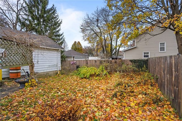 1128 Sackett Avenue, Cuyahoga Falls, OH 44223