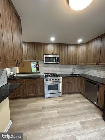 11 HARRIS CT, Lawrenceville, NJ 08648