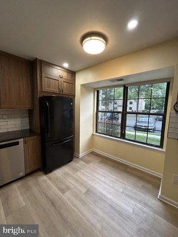 11 HARRIS CT, Lawrenceville, NJ 08648