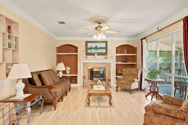 902 POINT RUN DR, Pflugerville, TX 78660