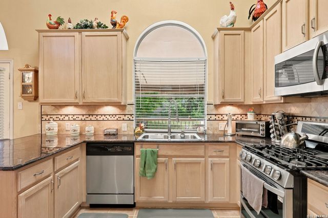 902 POINT RUN DR, Pflugerville, TX 78660