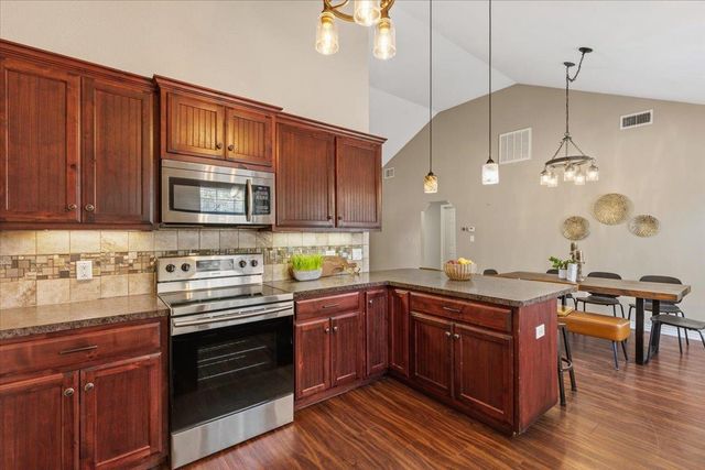 109 Bonham LN, Paige, TX 78659