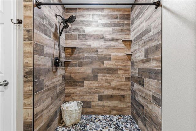 109 Bonham LN, Paige, TX 78659