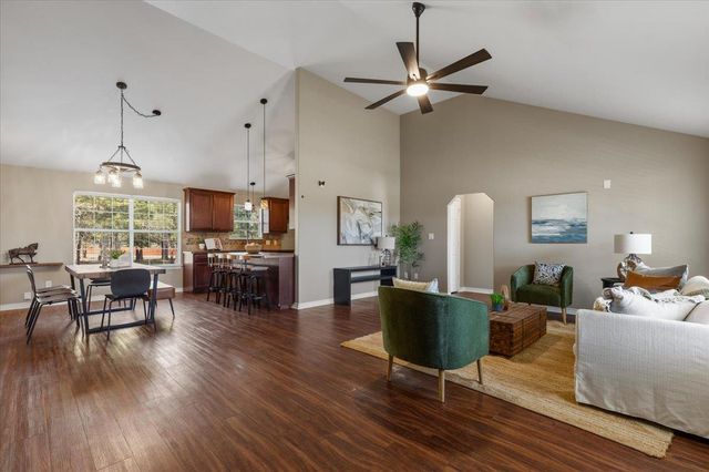 109 Bonham LN, Paige, TX 78659