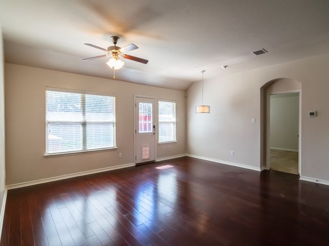 472 Northbrook Avenue, Oak Point, TX 75068