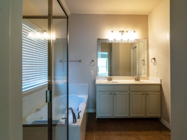 472 Northbrook Avenue, Oak Point, TX 75068