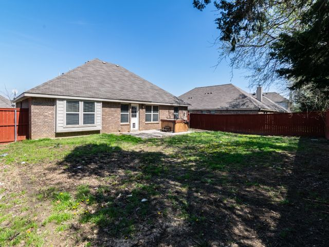 472 Northbrook Avenue, Oak Point, TX 75068