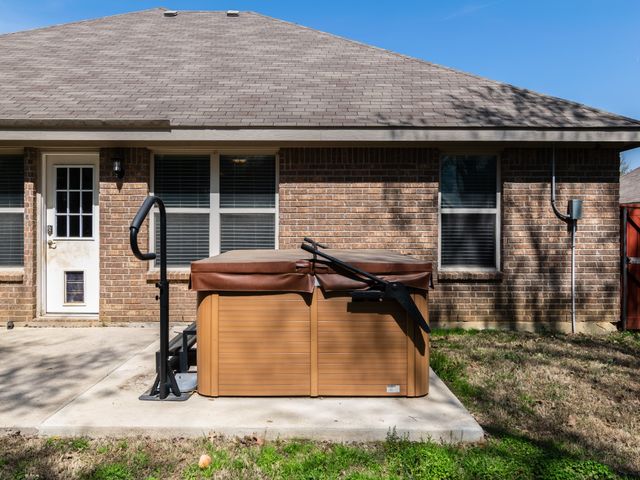 472 Northbrook Avenue, Oak Point, TX 75068