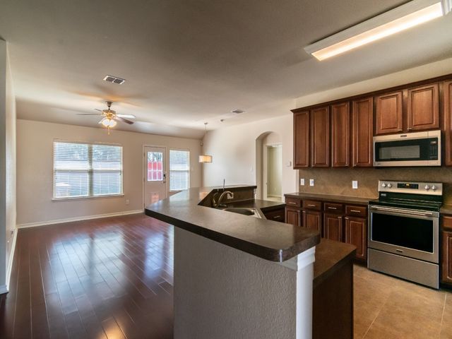 472 Northbrook Avenue, Oak Point, TX 75068