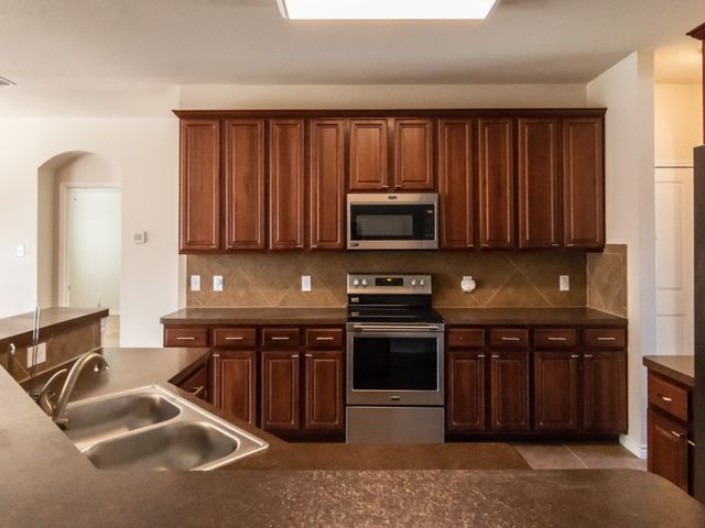 472 Northbrook Avenue, Oak Point, TX 75068