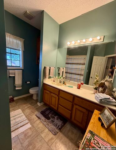 820 Chula Vista, Karnes City, TX 78118