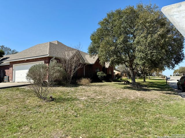 820 Chula Vista, Karnes City, TX 78118
