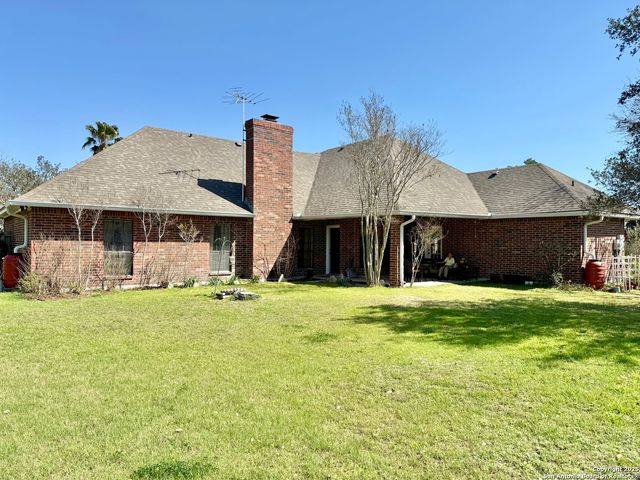 820 Chula Vista, Karnes City, TX 78118