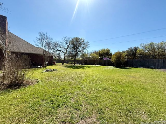 820 Chula Vista, Karnes City, TX 78118