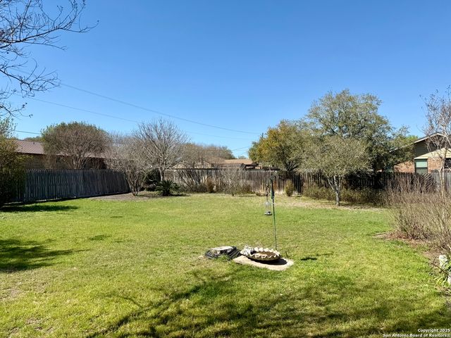 820 Chula Vista, Karnes City, TX 78118