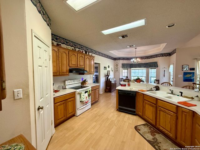 820 Chula Vista, Karnes City, TX 78118