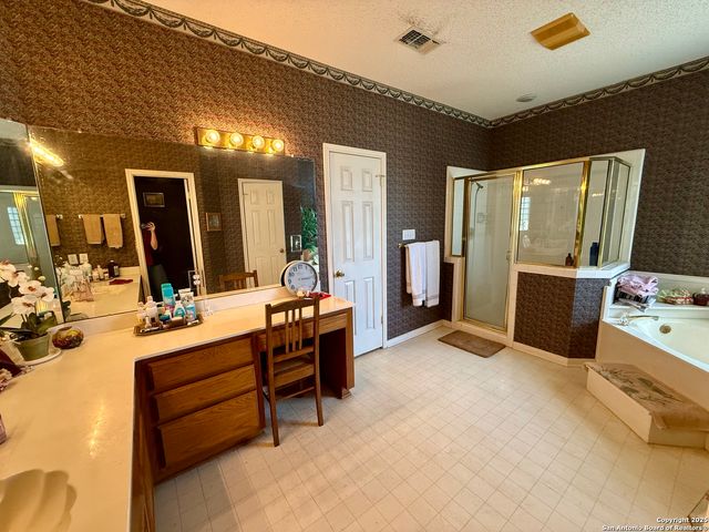 820 Chula Vista, Karnes City, TX 78118