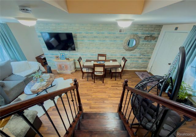 20602 Powers Avenue, Dearborn Heights, MI 48125