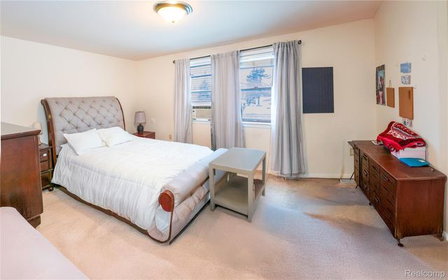 20602 Powers Avenue, Dearborn Heights, MI 48125