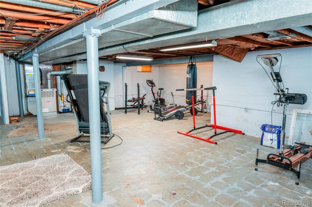 20602 Powers Avenue, Dearborn Heights, MI 48125