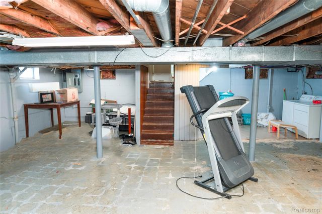 20602 Powers Avenue, Dearborn Heights, MI 48125