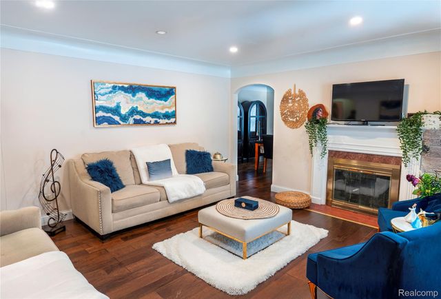 20602 Powers Avenue, Dearborn Heights, MI 48125