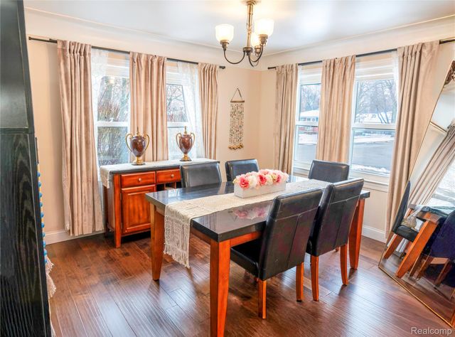 20602 Powers Avenue, Dearborn Heights, MI 48125