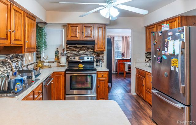 20602 Powers Avenue, Dearborn Heights, MI 48125