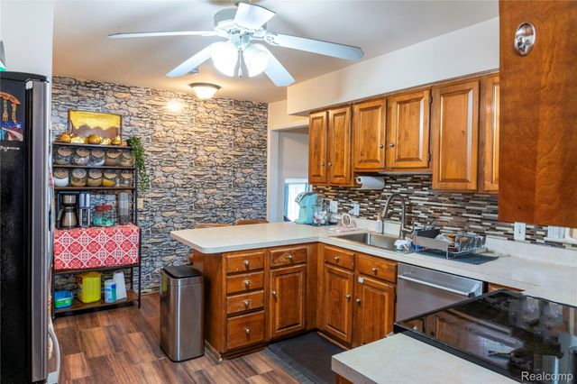 20602 Powers Avenue, Dearborn Heights, MI 48125