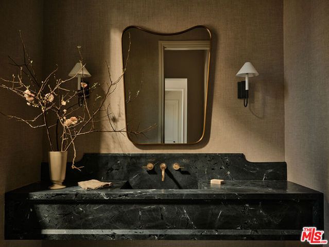 15620 Woodvale Road, Encino (los Angeles), CA 91436