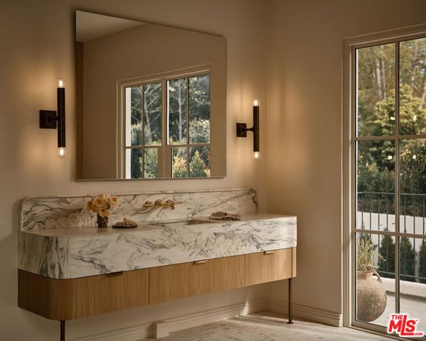 15620 Woodvale Road, Encino (los Angeles), CA 91436