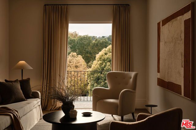 15620 Woodvale Road, Encino (los Angeles), CA 91436