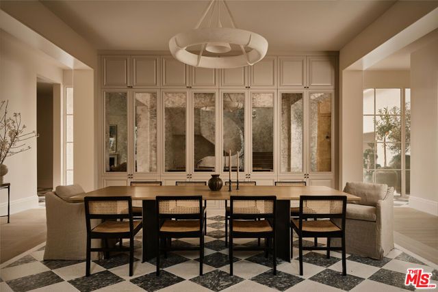 15620 Woodvale Road, Encino (los Angeles), CA 91436