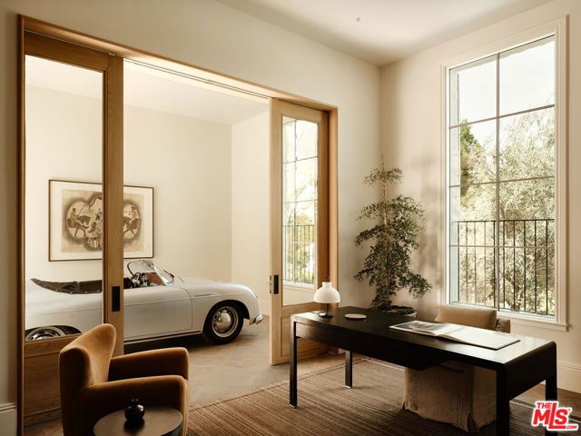 15620 Woodvale Road, Encino (los Angeles), CA 91436