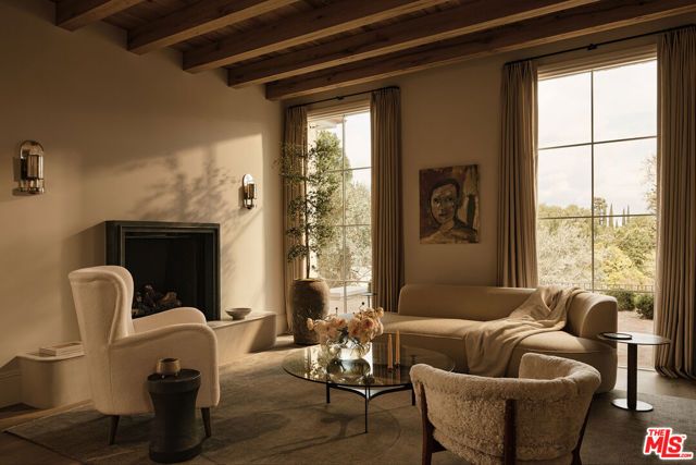 15620 Woodvale Road, Encino (los Angeles), CA 91436