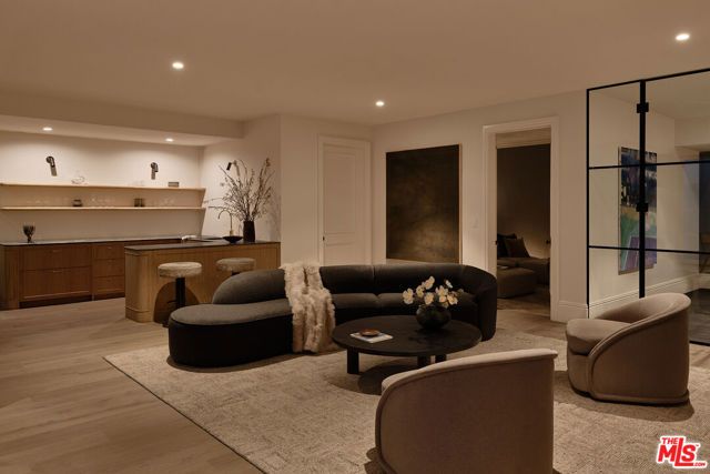 15620 Woodvale Road, Encino (los Angeles), CA 91436