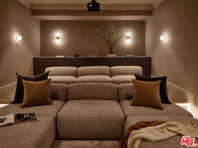 15620 Woodvale Road, Encino (los Angeles), CA 91436