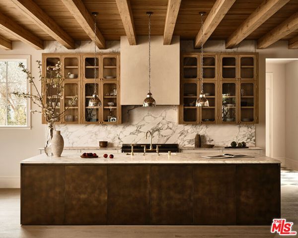 15620 Woodvale Road, Encino (los Angeles), CA 91436